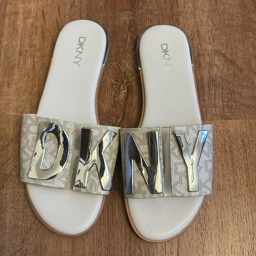 DKNY Waltz sandals size 7